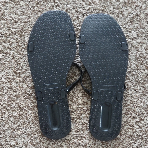 Old Navy Women's Glossy Black Sandals - Picture 3 of 4